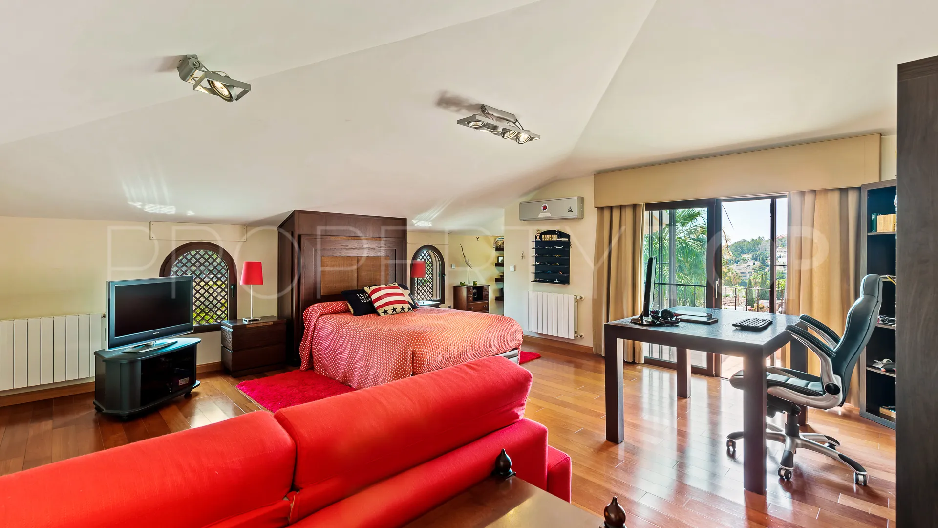 Villa en venta con 5 dormitorios en Nueva Andalucia