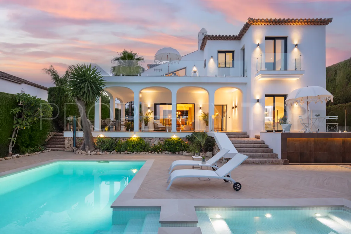 Buy Nueva Andalucia 4 bedrooms villa