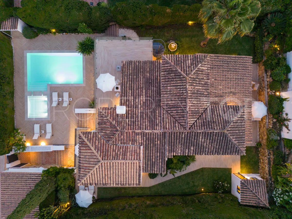 Buy Nueva Andalucia 4 bedrooms villa
