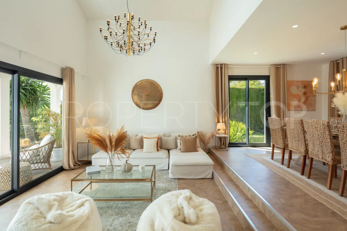 Buy Nueva Andalucia 4 bedrooms villa