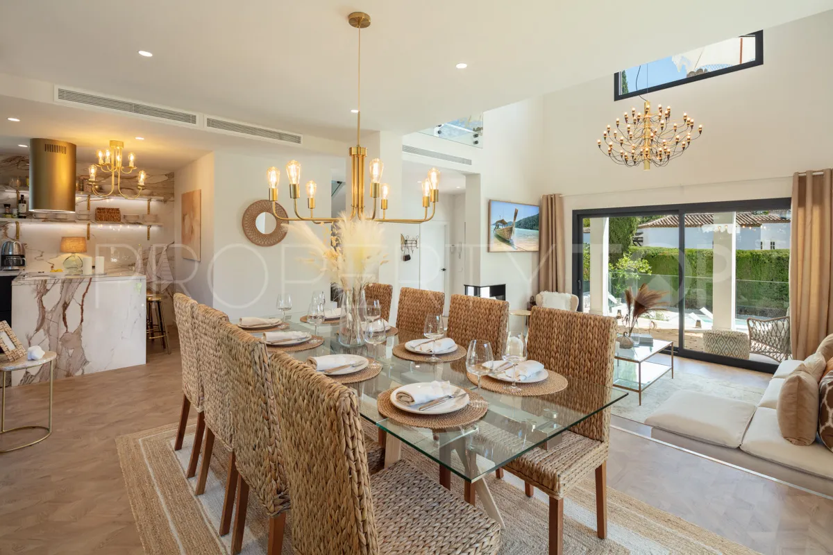 Buy Nueva Andalucia 4 bedrooms villa