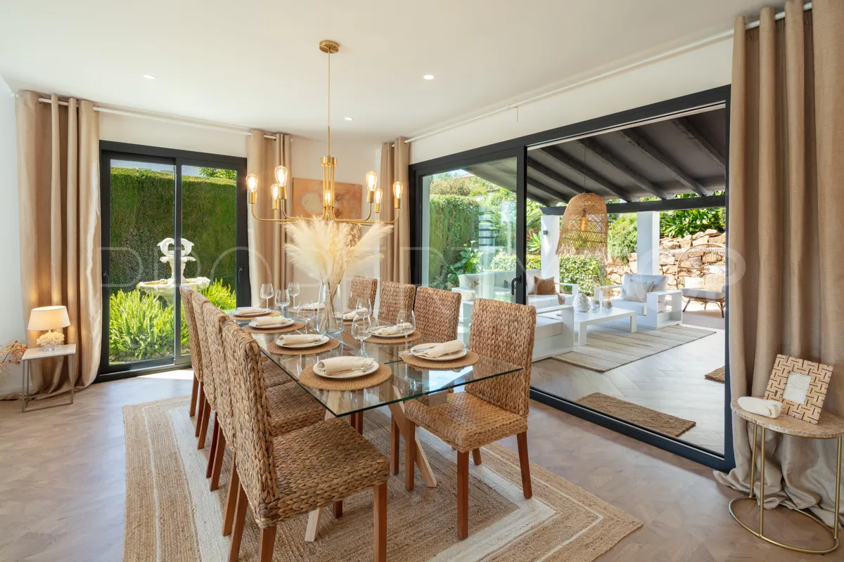 Buy Nueva Andalucia 4 bedrooms villa