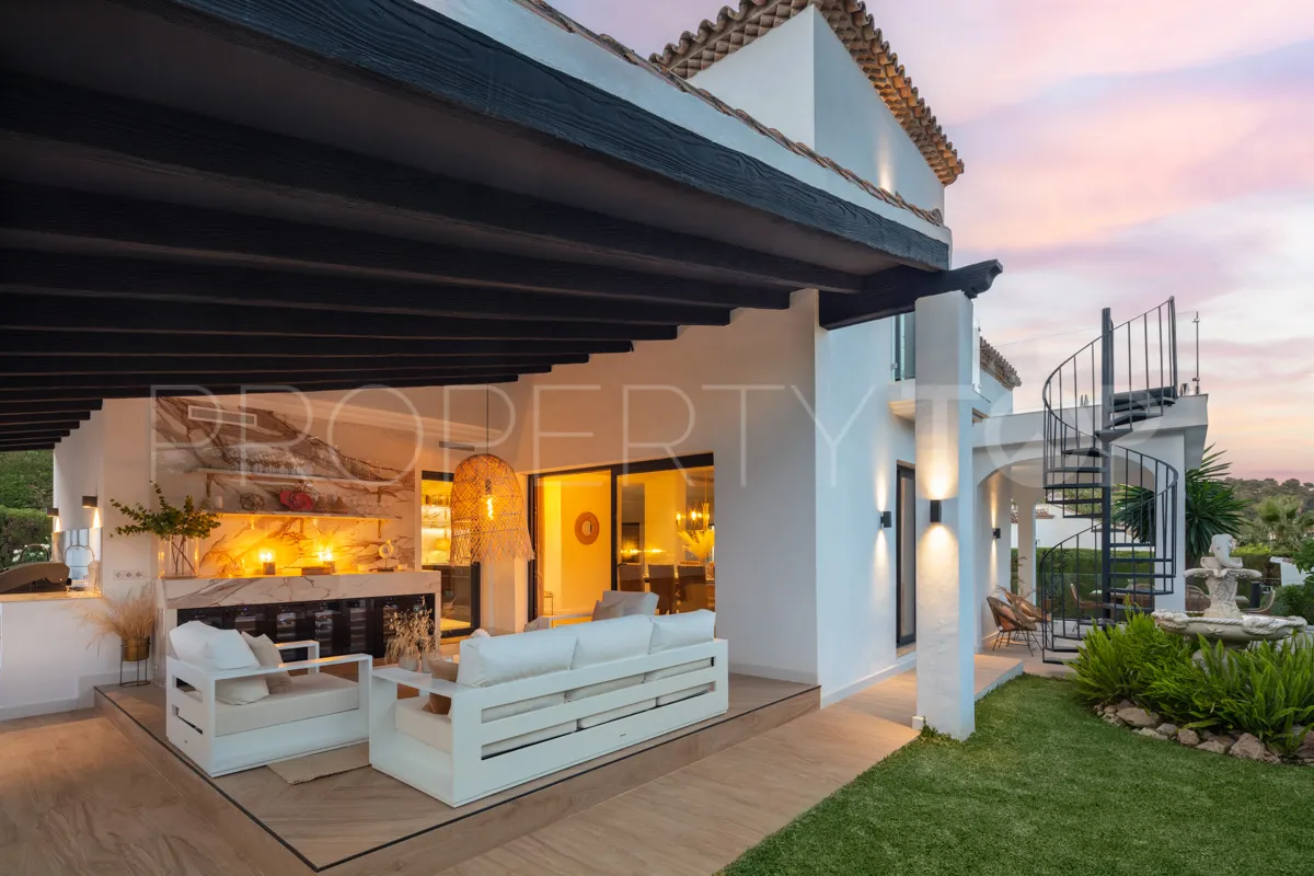Buy Nueva Andalucia 4 bedrooms villa