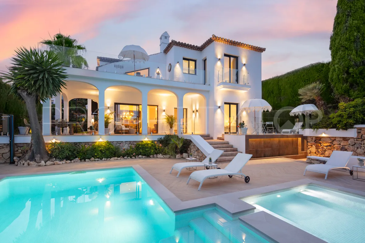 Buy Nueva Andalucia 4 bedrooms villa