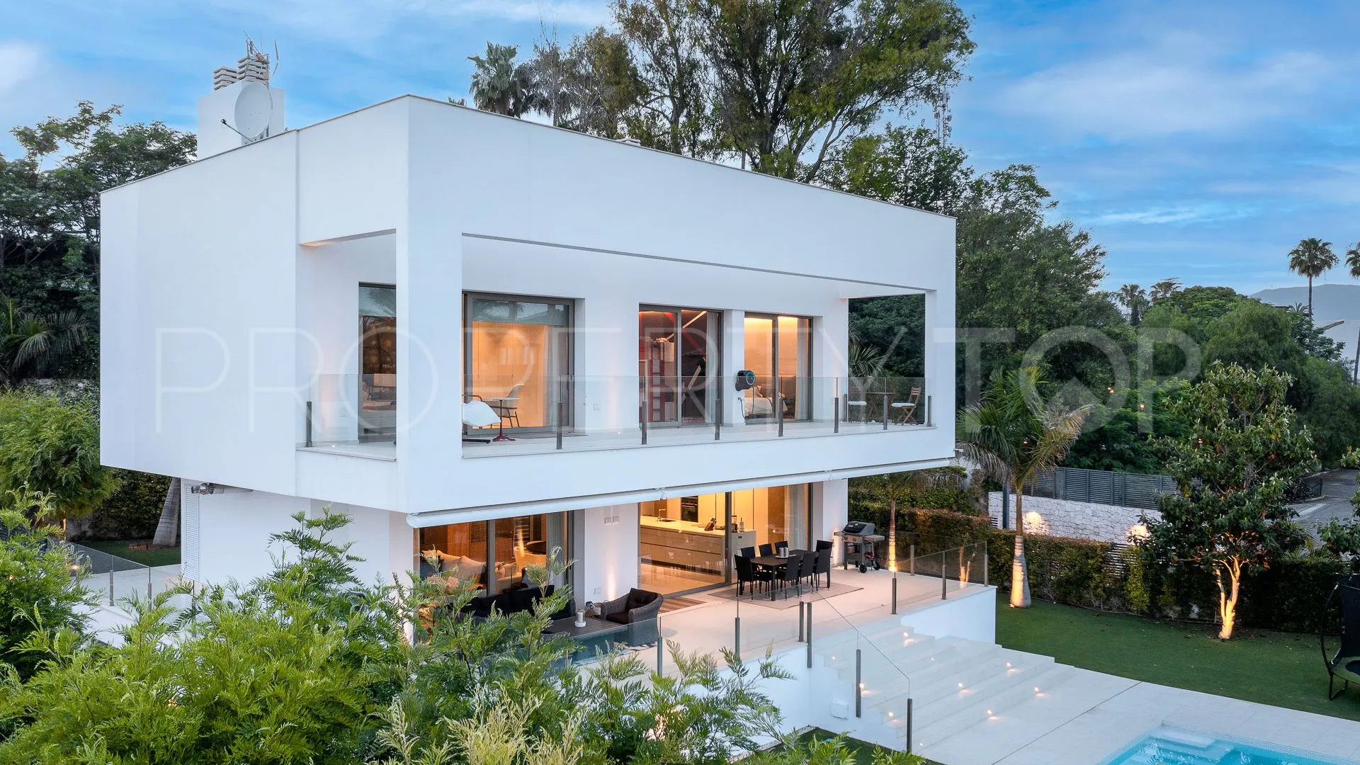 Villa en venta con 4 dormitorios en San Pedro de Alcantara