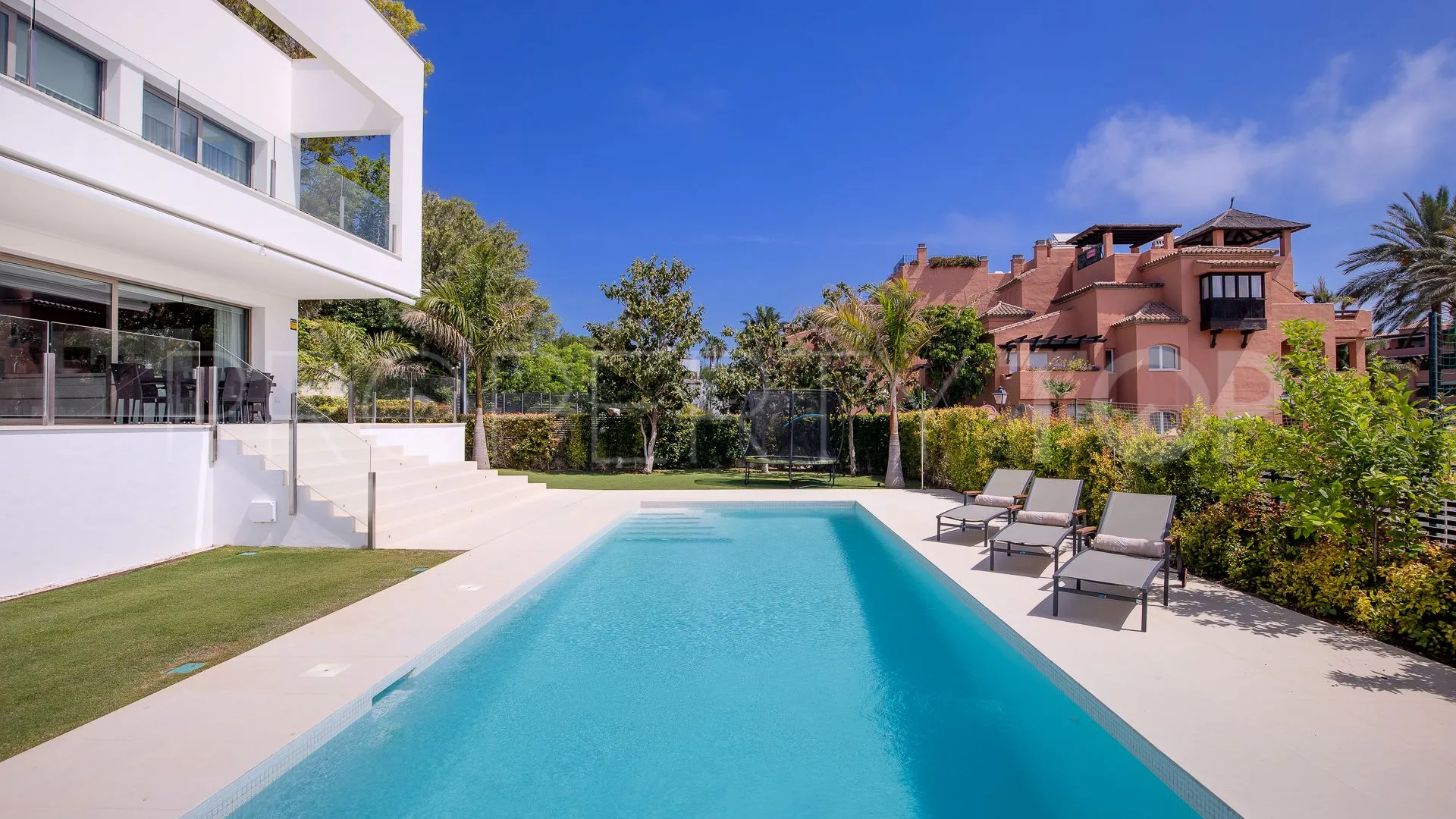 Villa en venta con 4 dormitorios en San Pedro de Alcantara