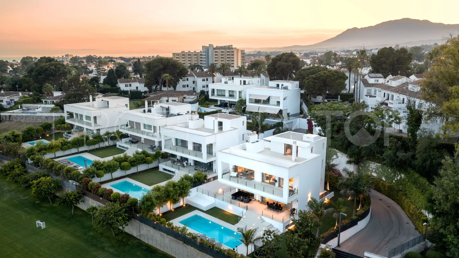 Villa en venta con 4 dormitorios en San Pedro de Alcantara