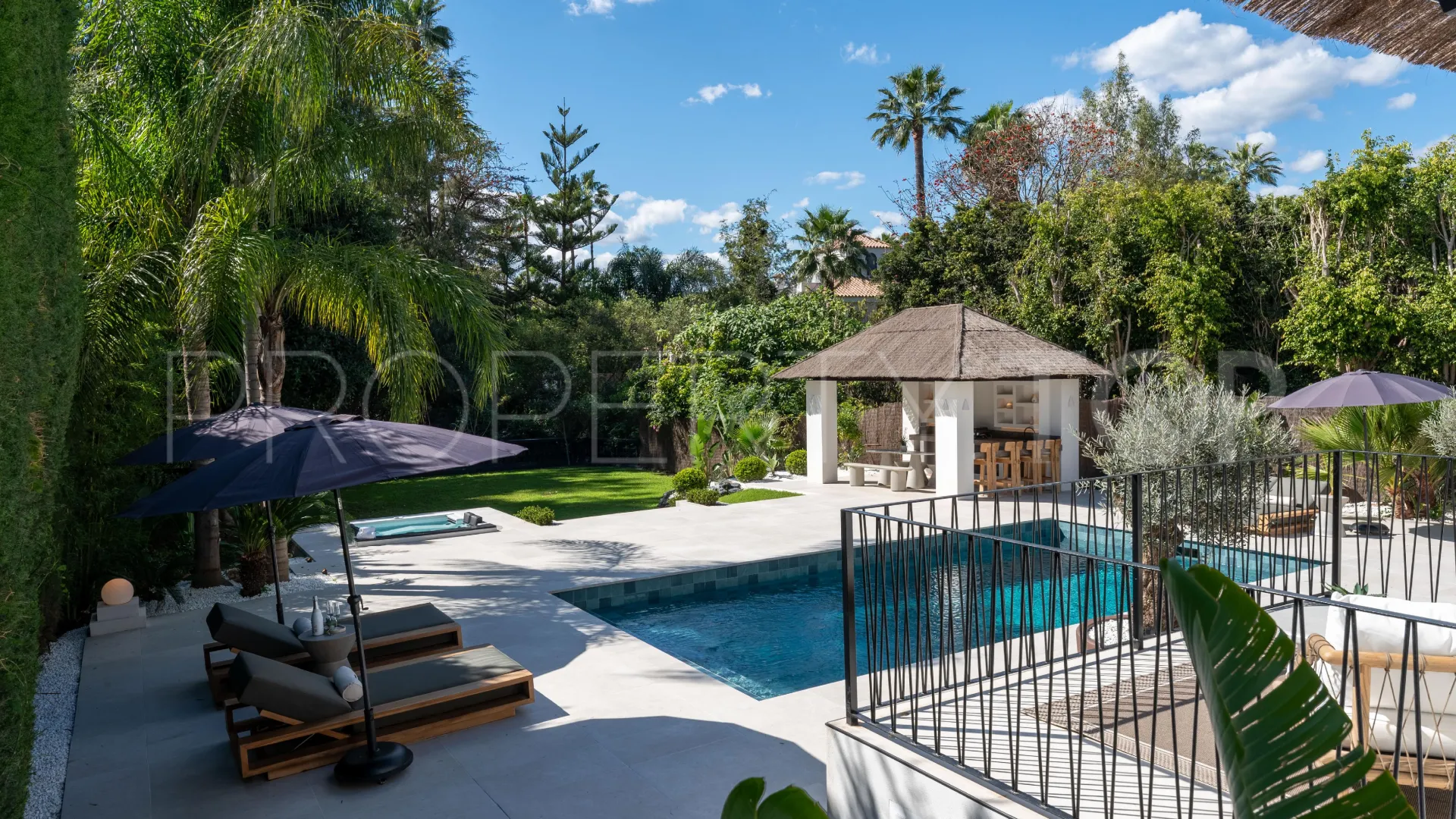 Nueva Andalucia 5 bedrooms villa for sale