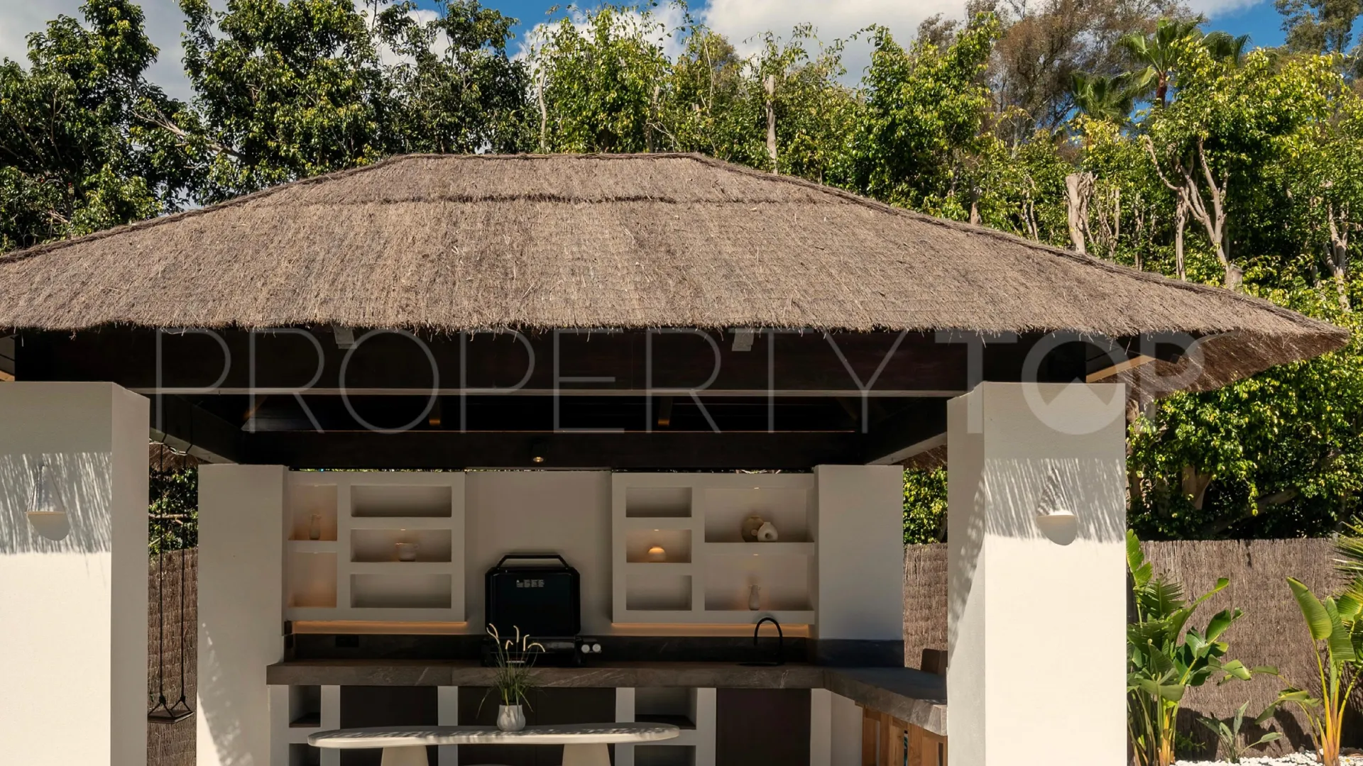 Nueva Andalucia 5 bedrooms villa for sale