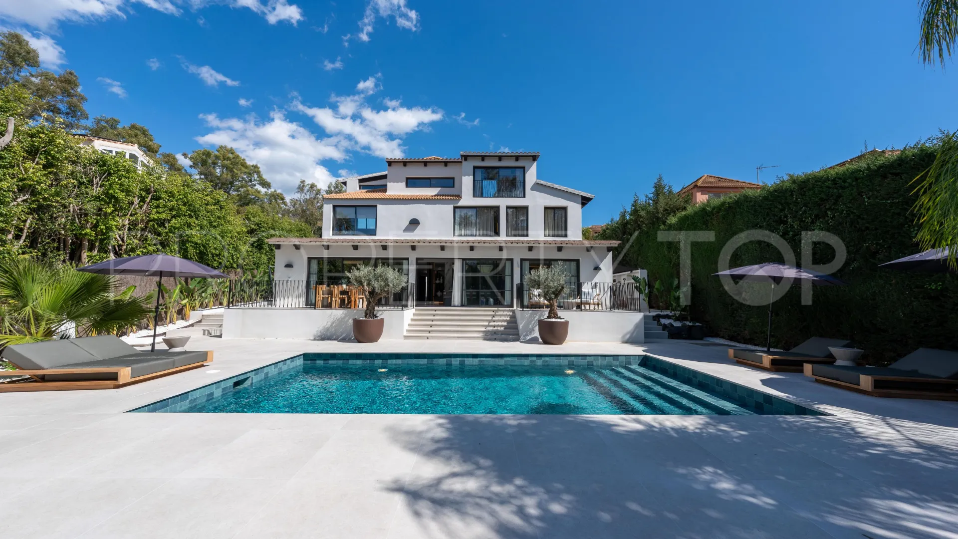 Nueva Andalucia 5 bedrooms villa for sale