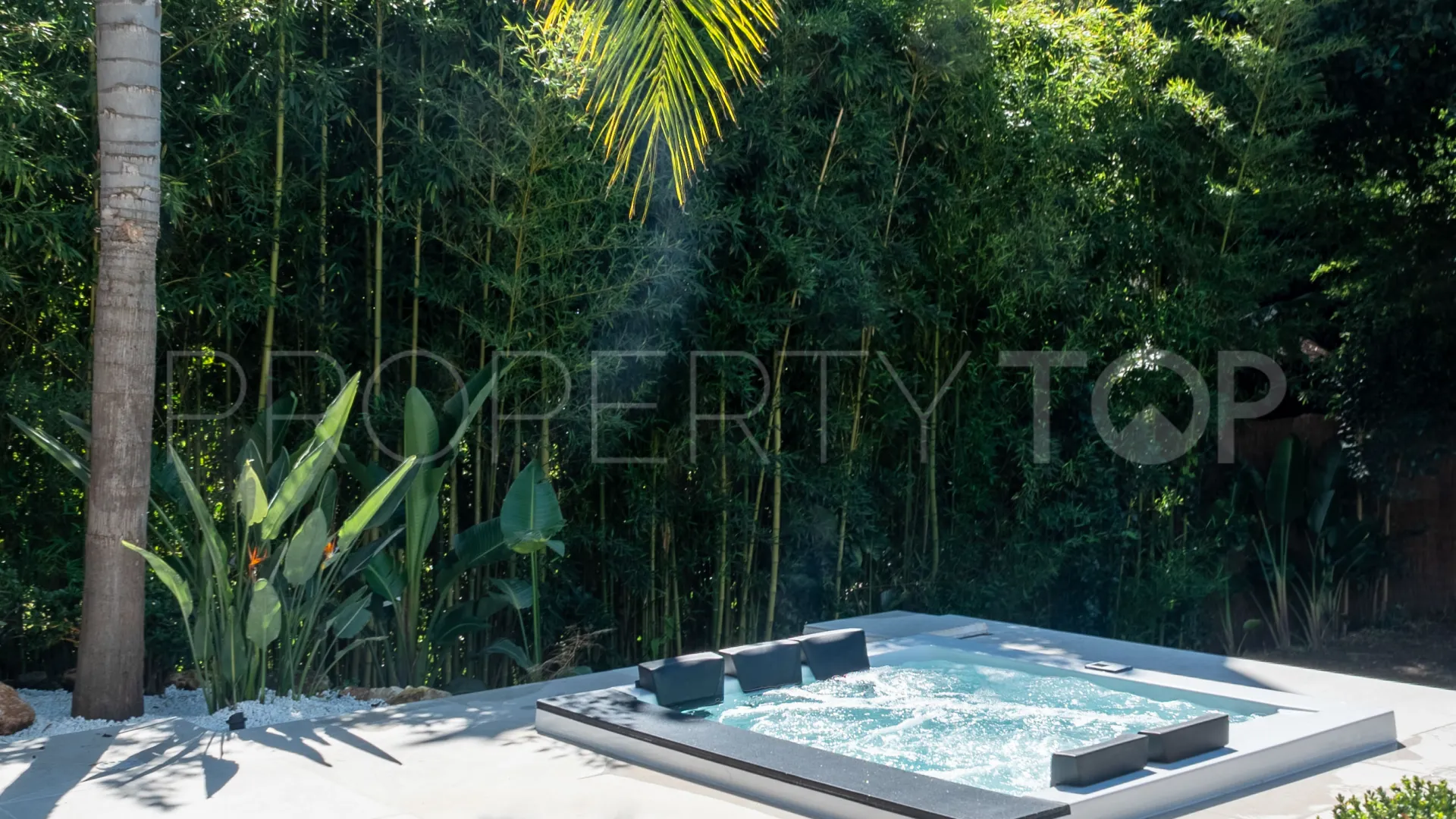 Nueva Andalucia 5 bedrooms villa for sale