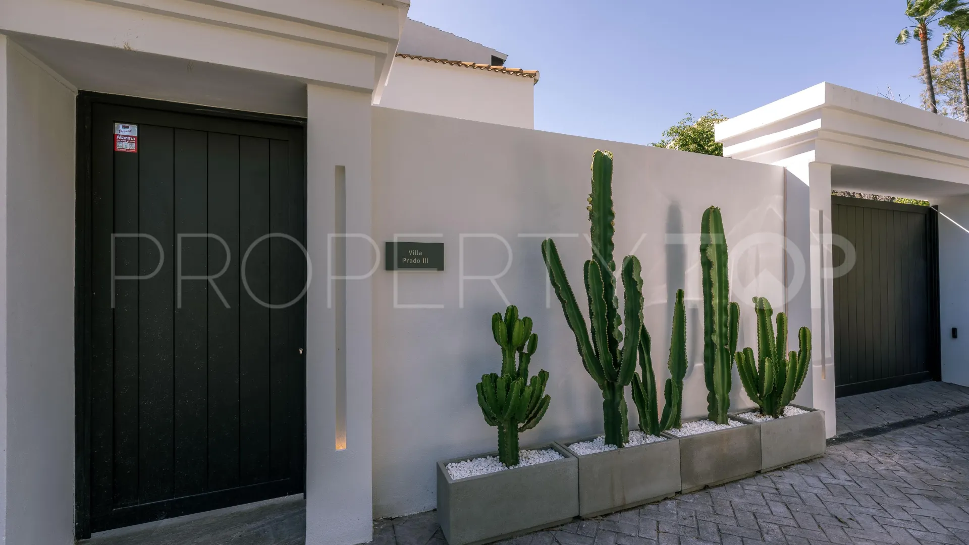 Nueva Andalucia 5 bedrooms villa for sale