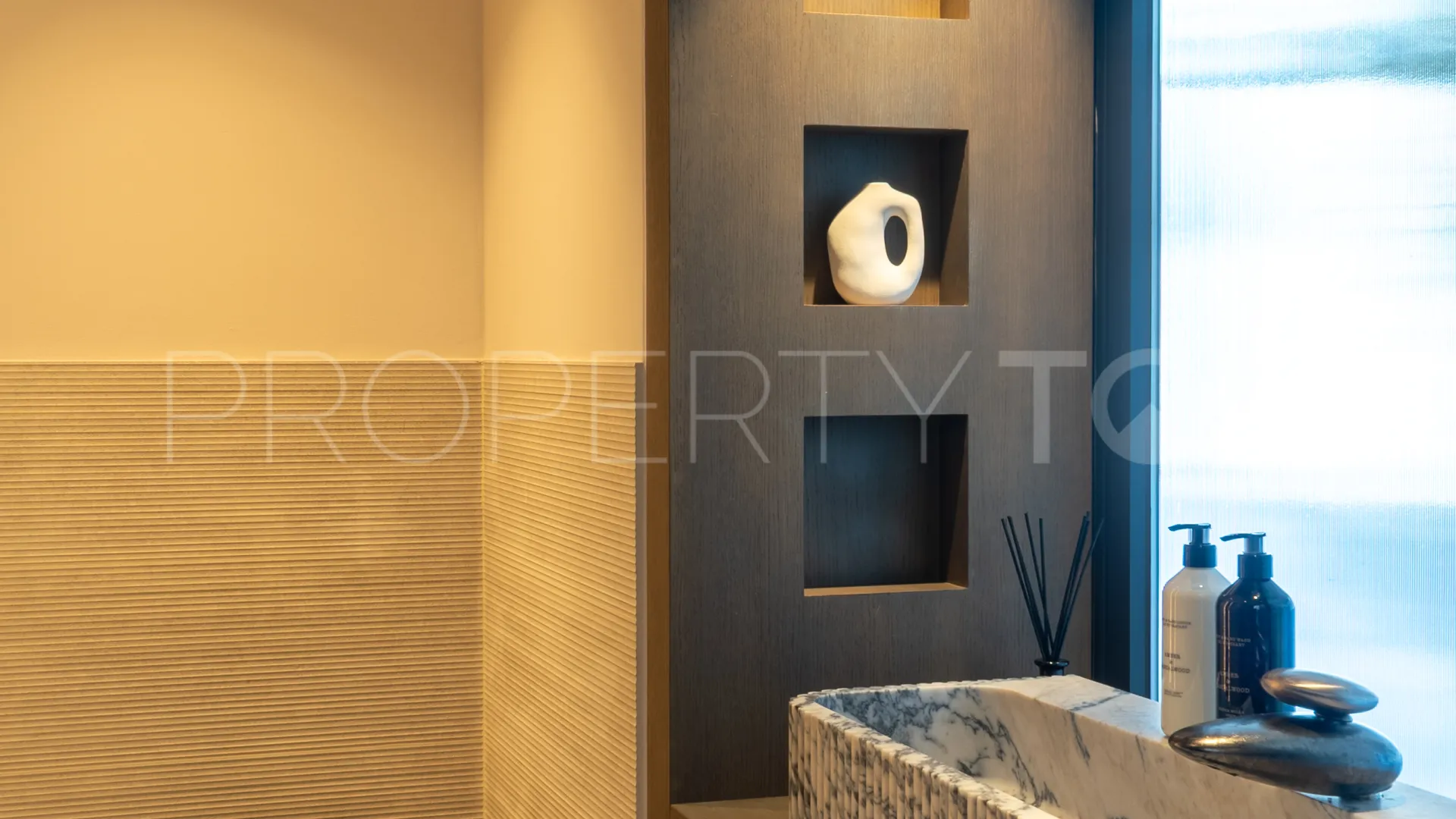 Nueva Andalucia 5 bedrooms villa for sale