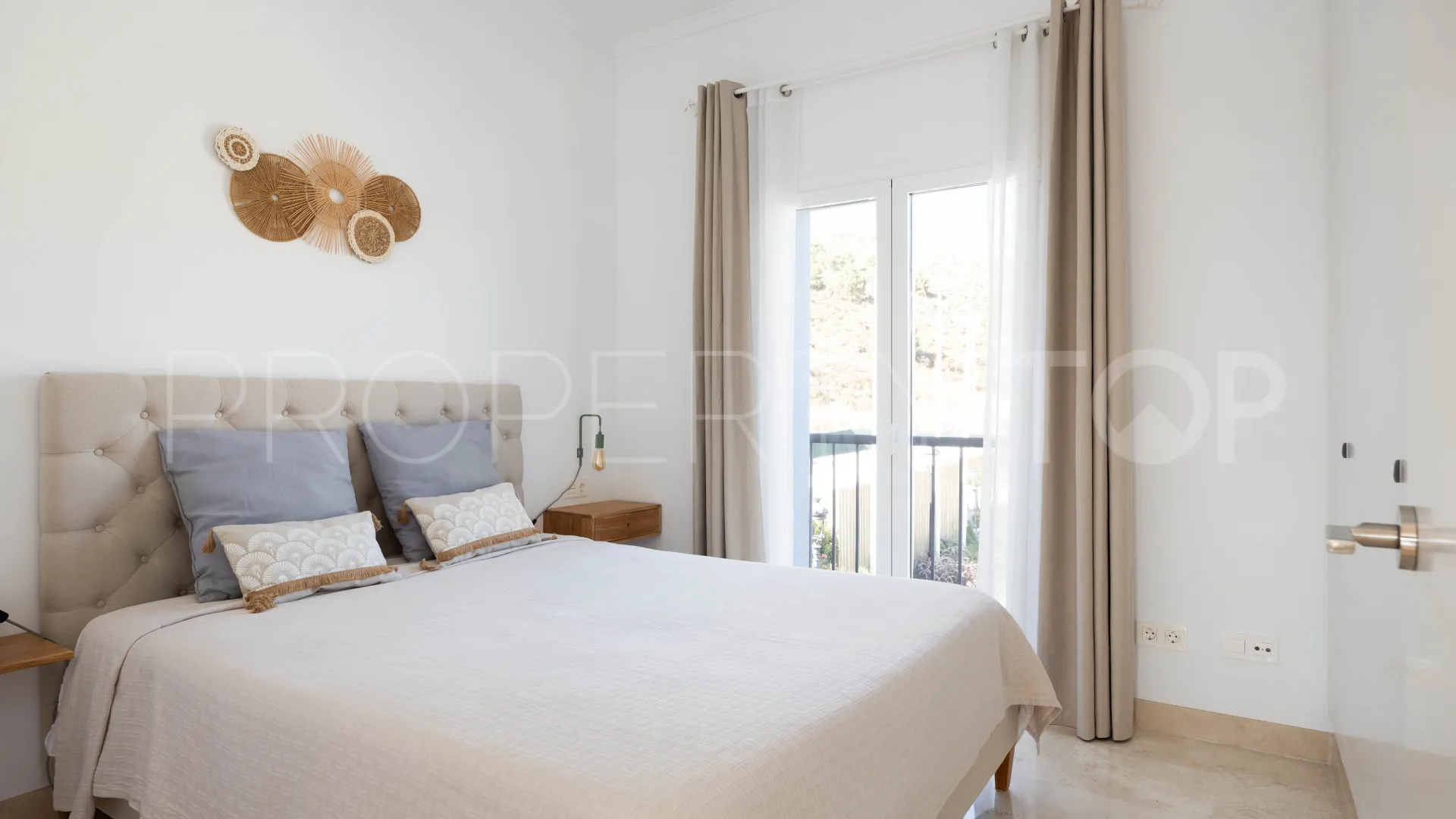 Ático en venta con 3 dormitorios en Paraiso Pueblo