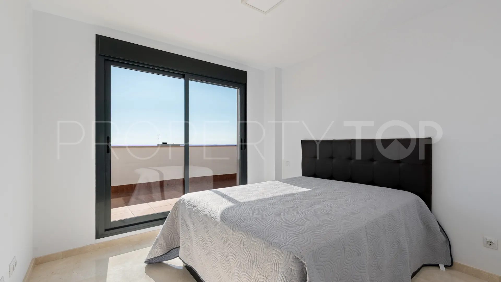 For sale penthouse in Doña Julia with 2 bedrooms