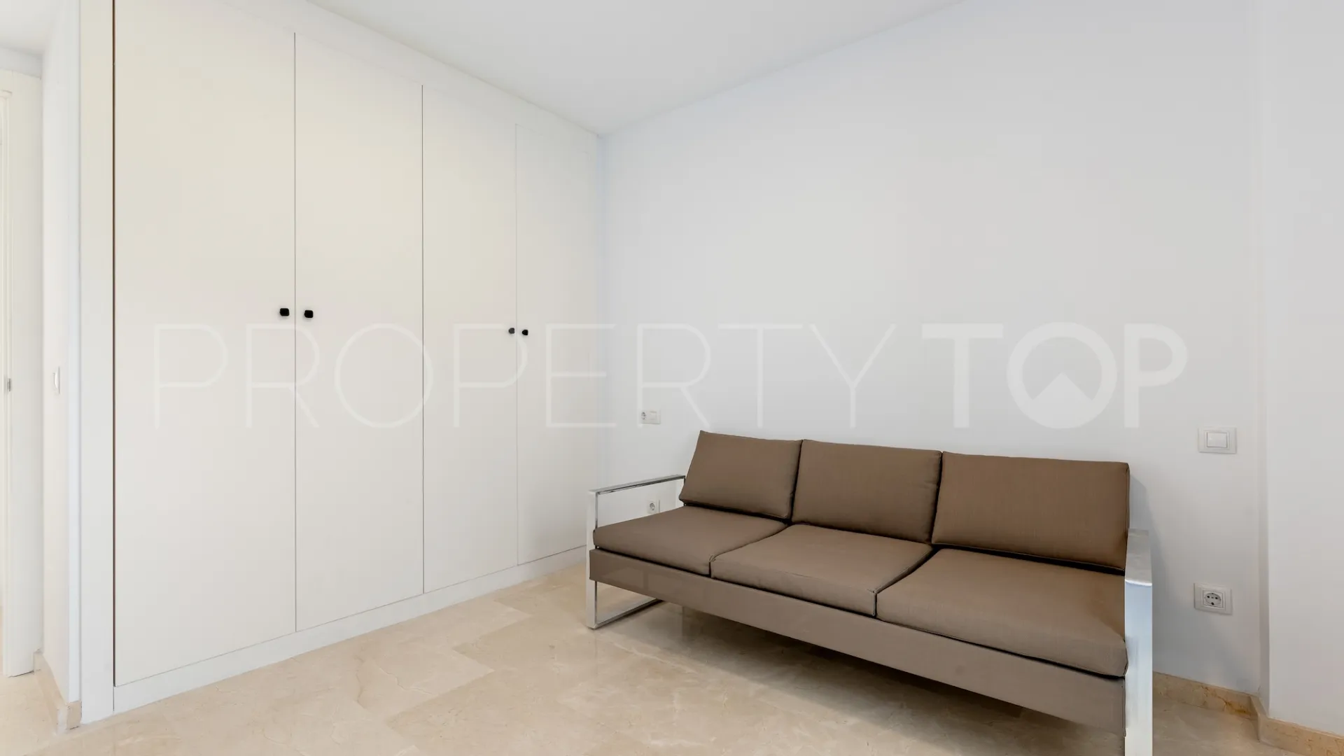 For sale penthouse in Doña Julia with 2 bedrooms