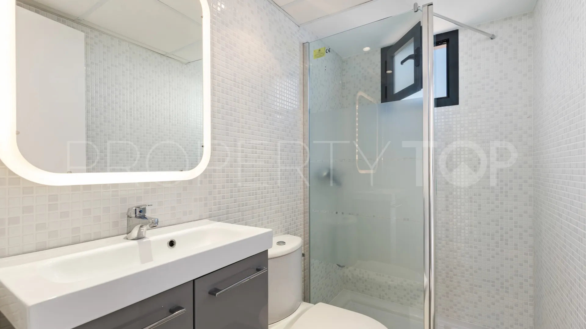 For sale penthouse in Doña Julia with 2 bedrooms