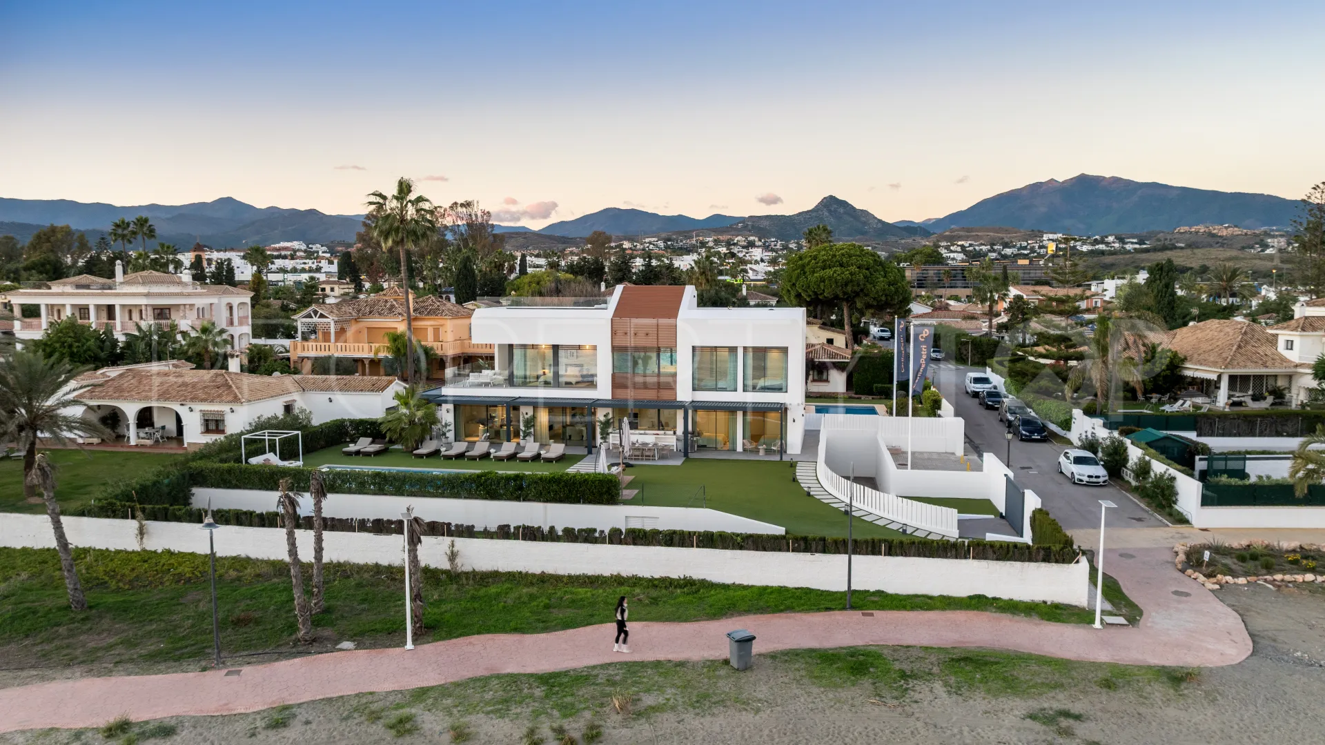 Villa de 5 dormitorios en venta en New Golden Mile