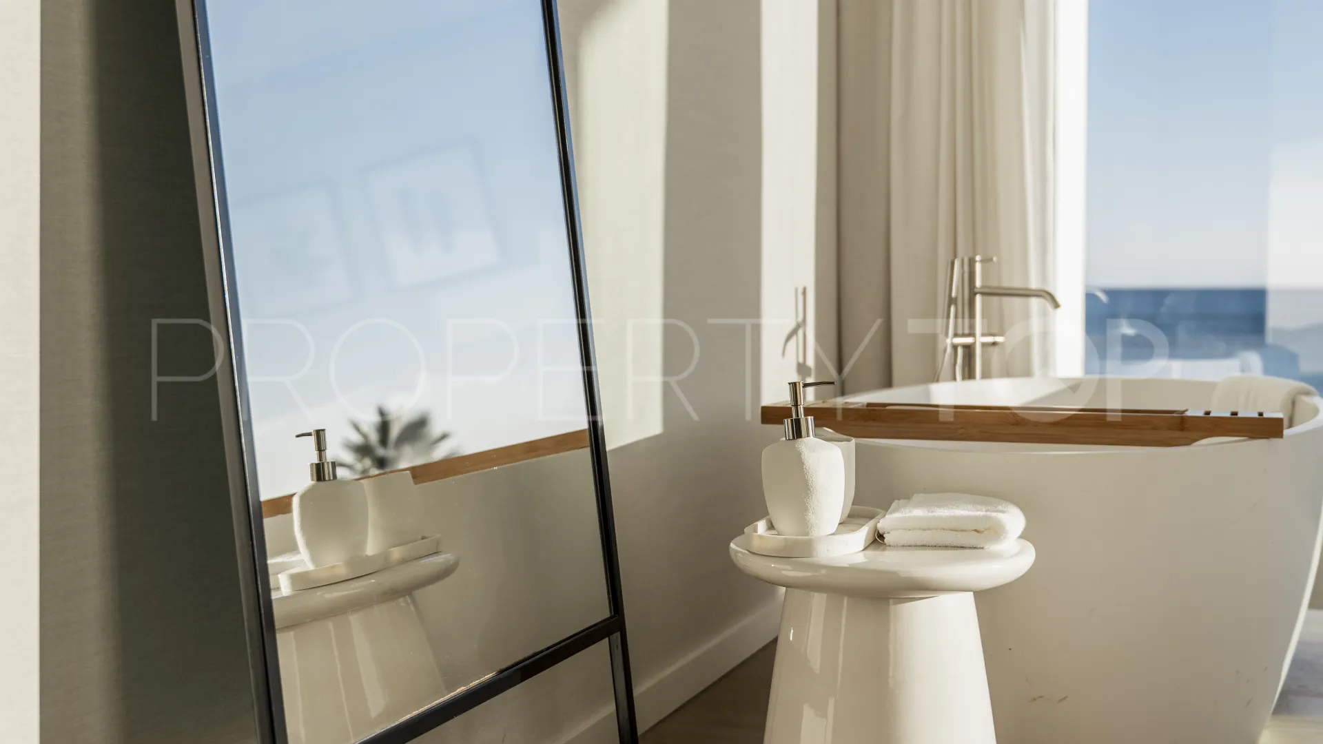 Villa de 5 dormitorios en venta en New Golden Mile