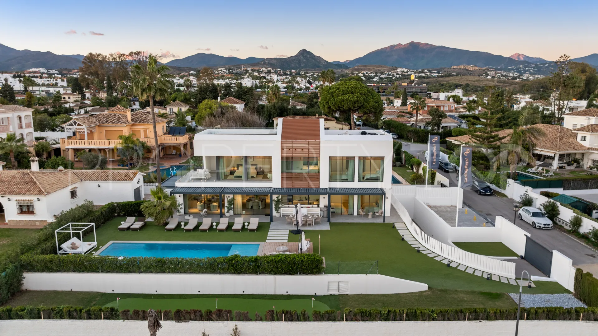Villa de 5 dormitorios en venta en New Golden Mile