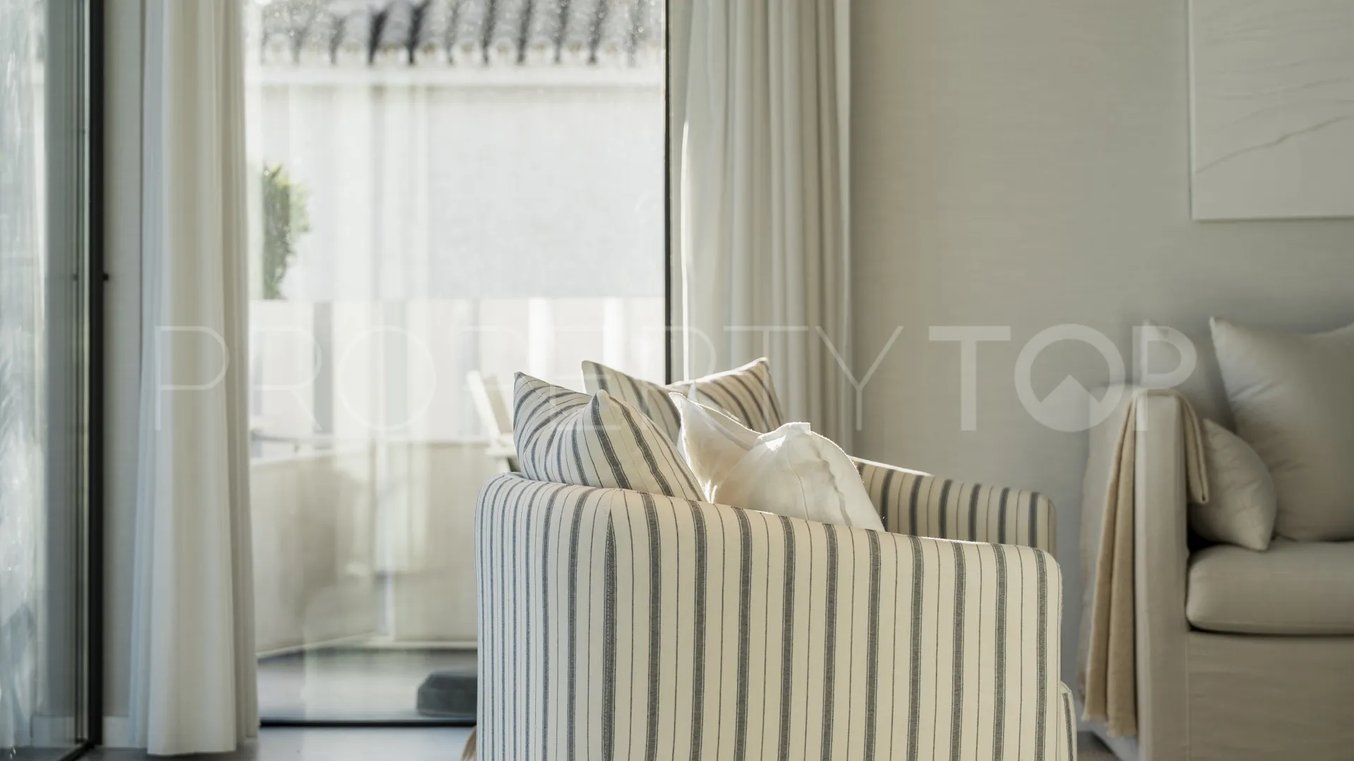 Villa de 5 dormitorios en venta en New Golden Mile