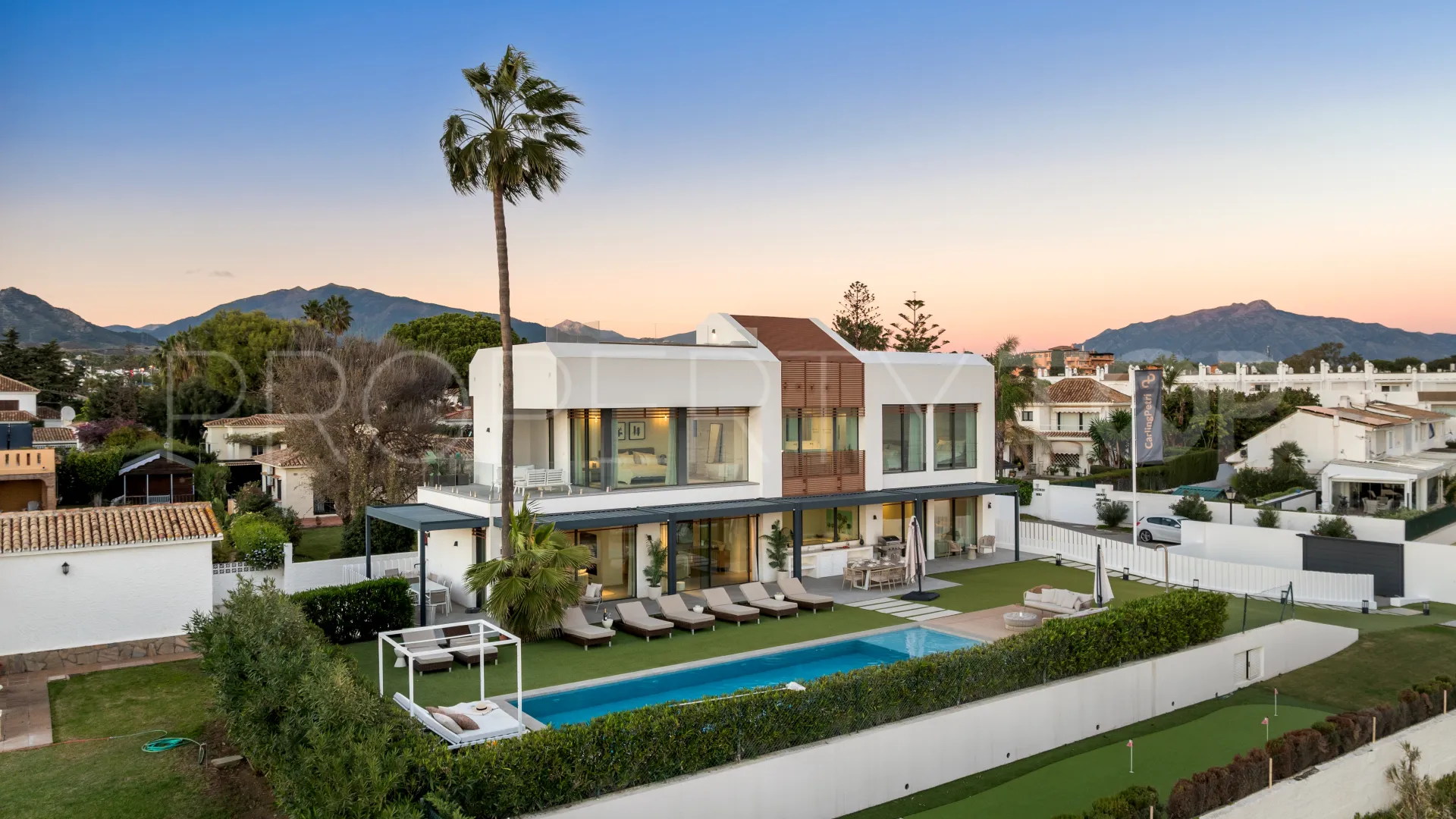Villa de 5 dormitorios en venta en New Golden Mile