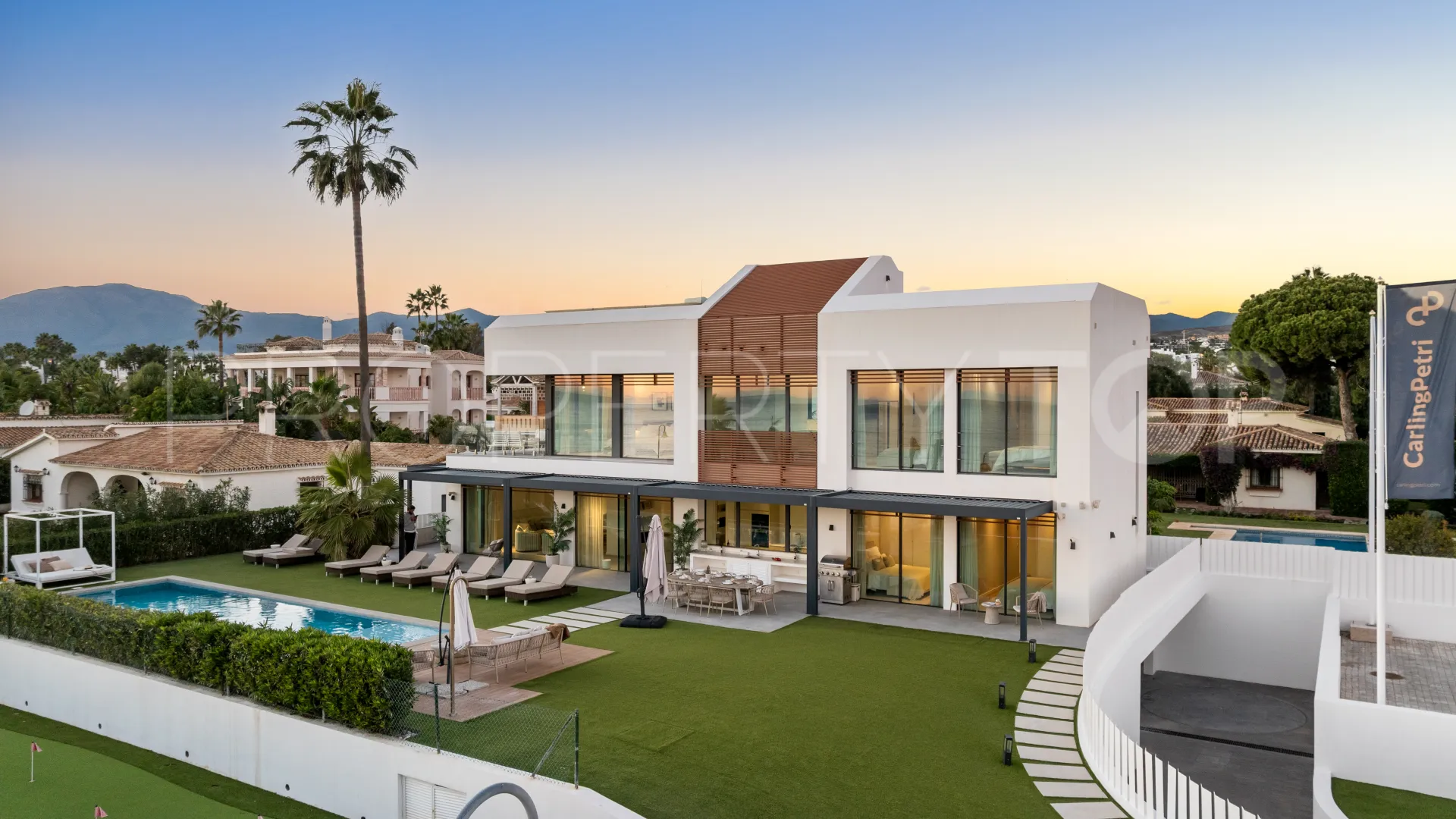 Villa de 5 dormitorios en venta en New Golden Mile