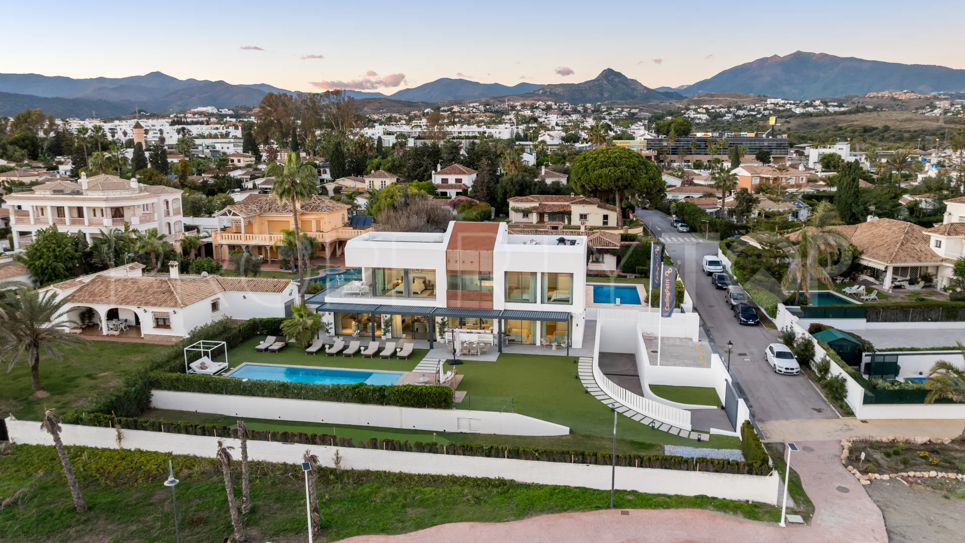 Villa de 5 dormitorios en venta en New Golden Mile