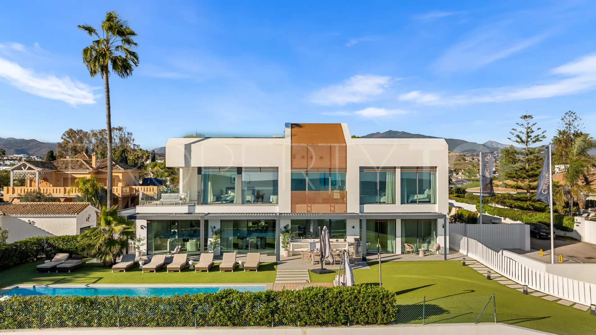 Villa de 5 dormitorios en venta en New Golden Mile