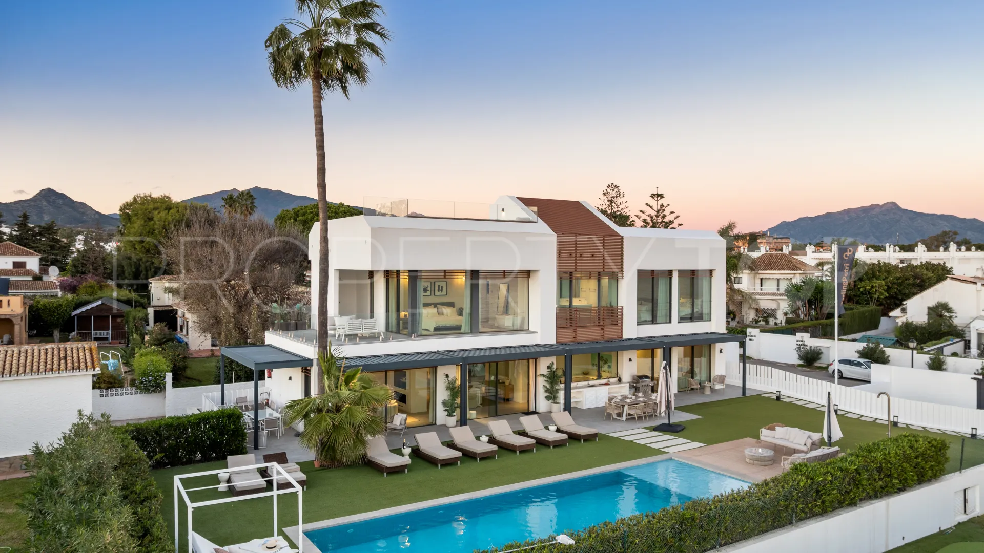 Villa de 5 dormitorios en venta en New Golden Mile
