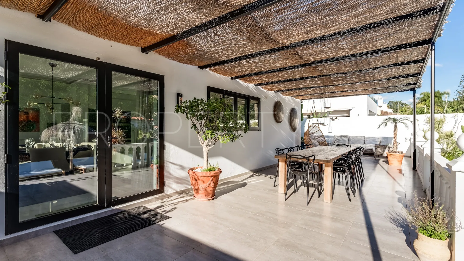 Villa for sale in Nueva Andalucia with 5 bedrooms