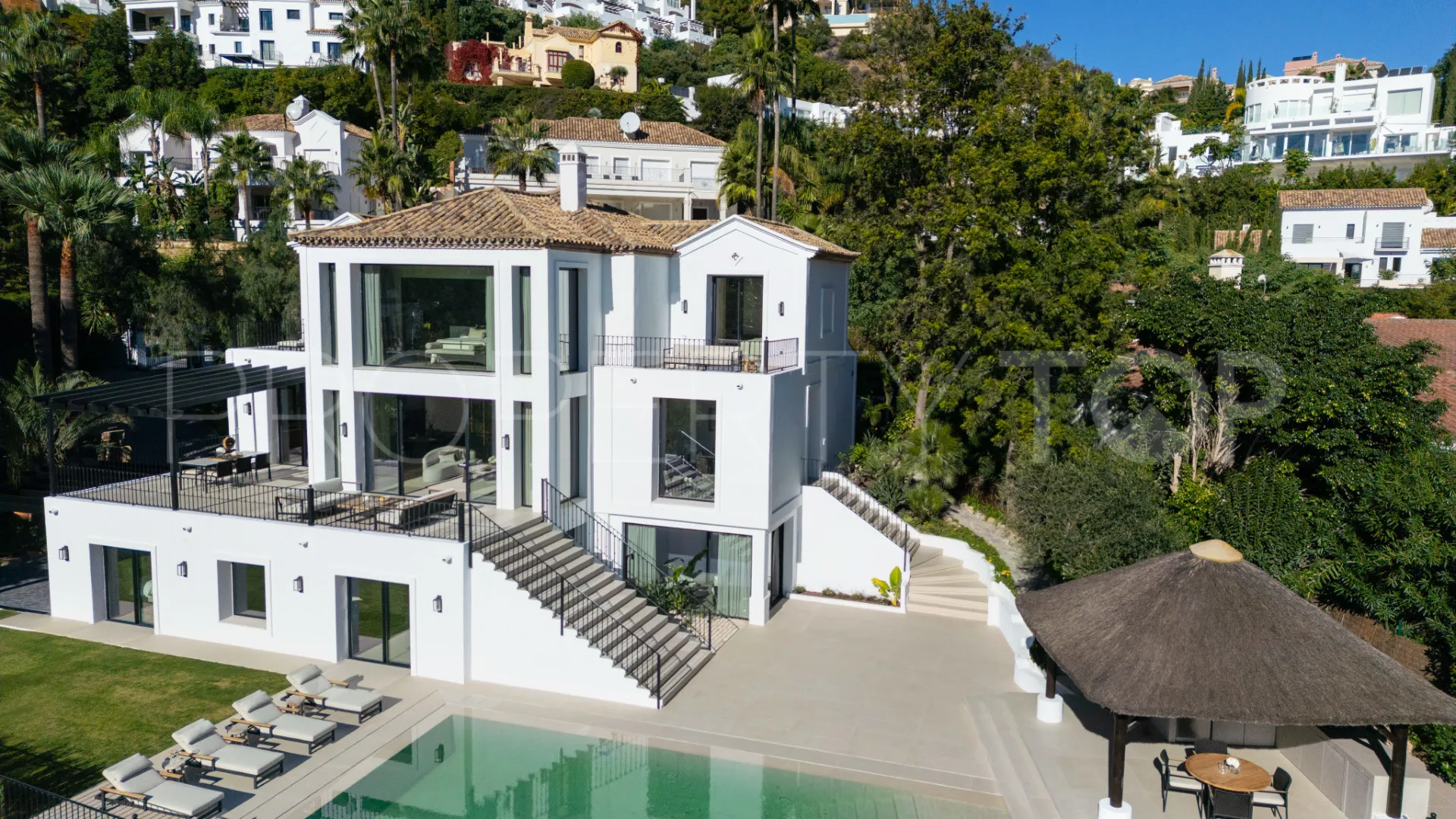 Se vende villa en Los Arqueros de 5 dormitorios