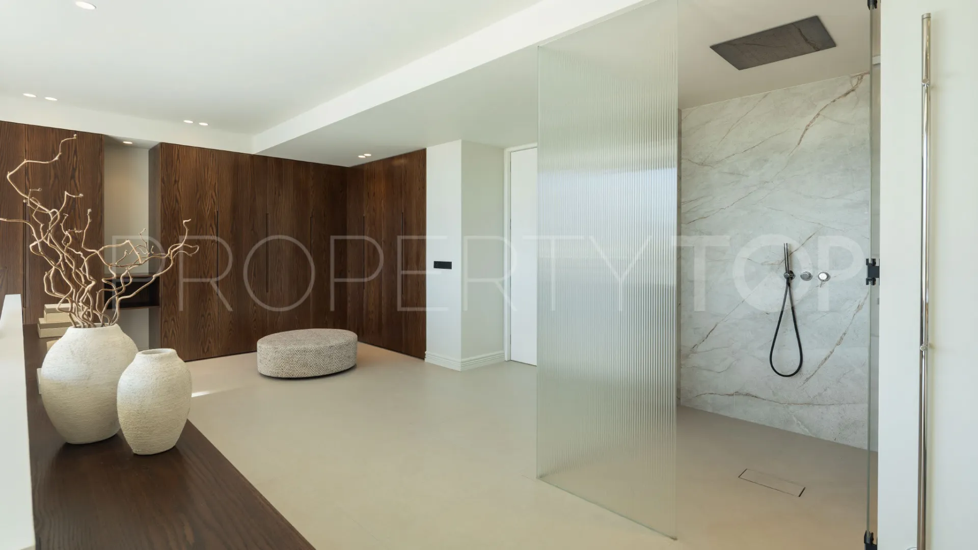 Se vende villa en Los Arqueros de 5 dormitorios