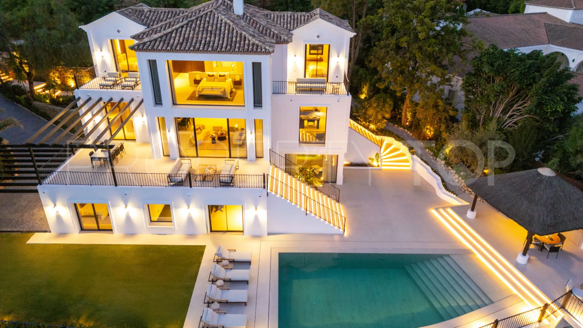 Se vende villa en Los Arqueros de 5 dormitorios
