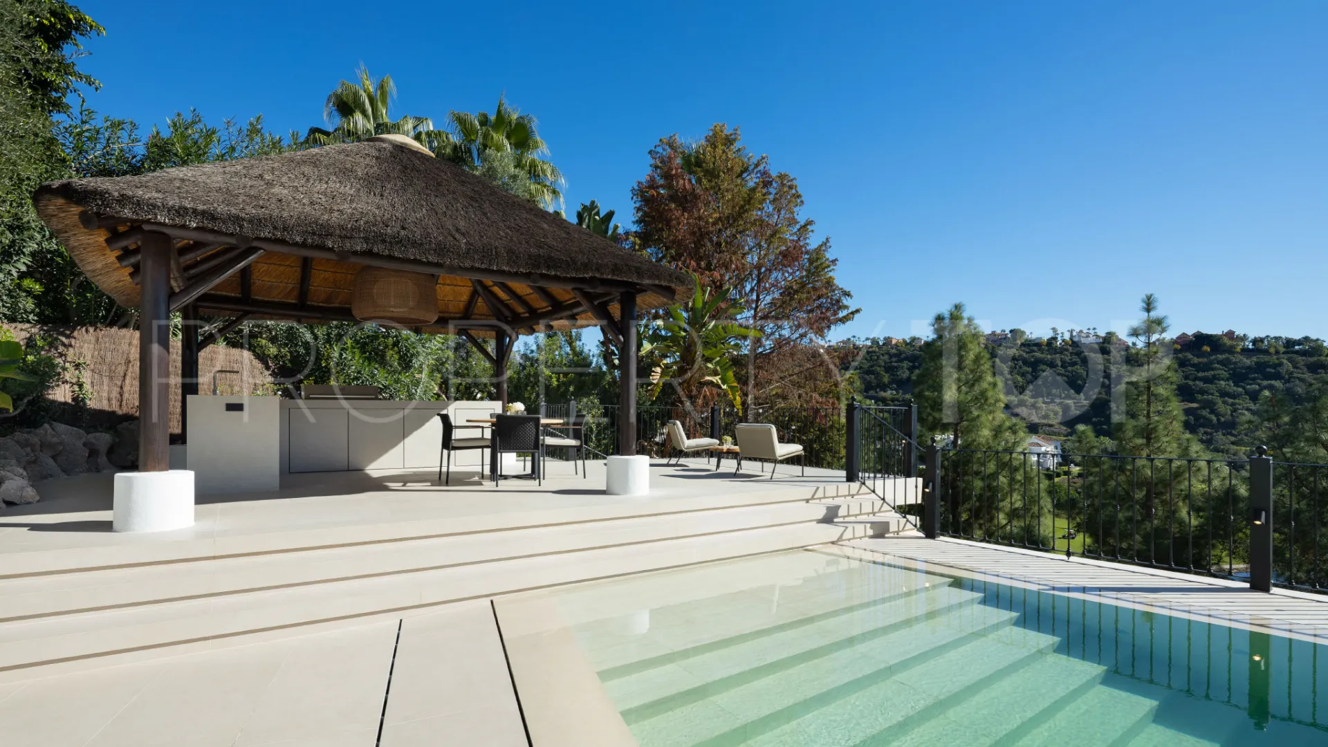 Se vende villa en Los Arqueros de 5 dormitorios