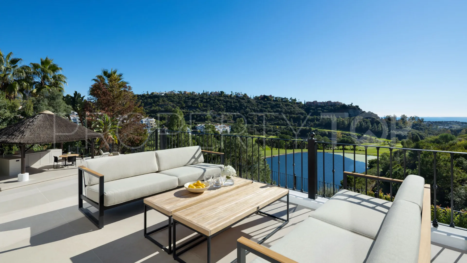 Se vende villa en Los Arqueros de 5 dormitorios