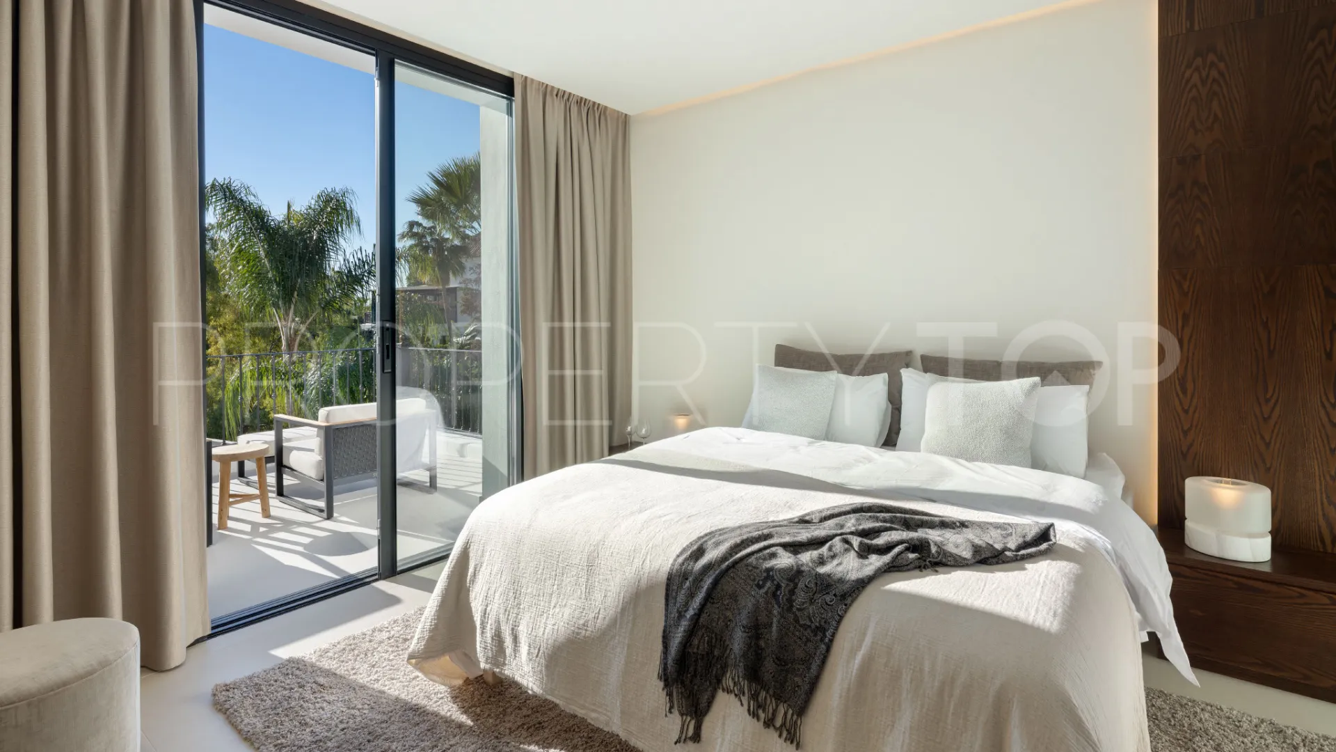 Se vende villa en Los Arqueros de 5 dormitorios