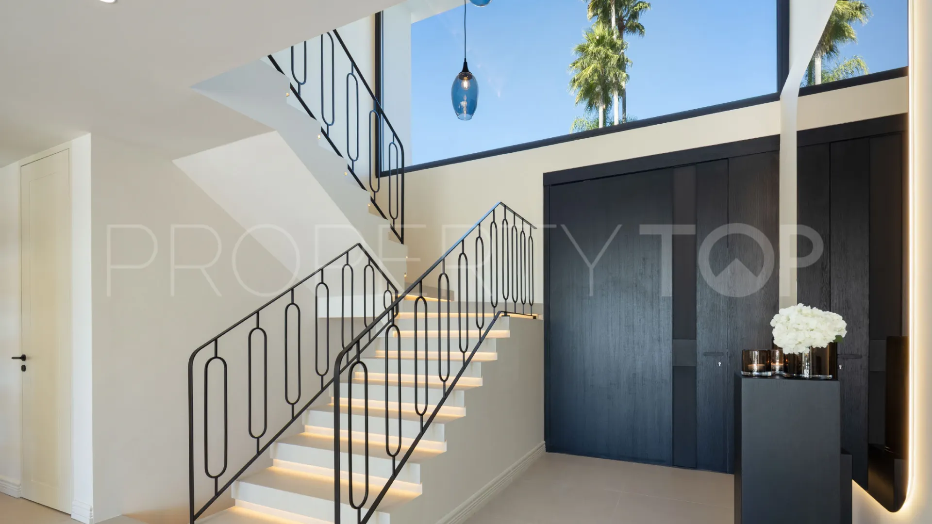 Se vende villa en Los Arqueros de 5 dormitorios