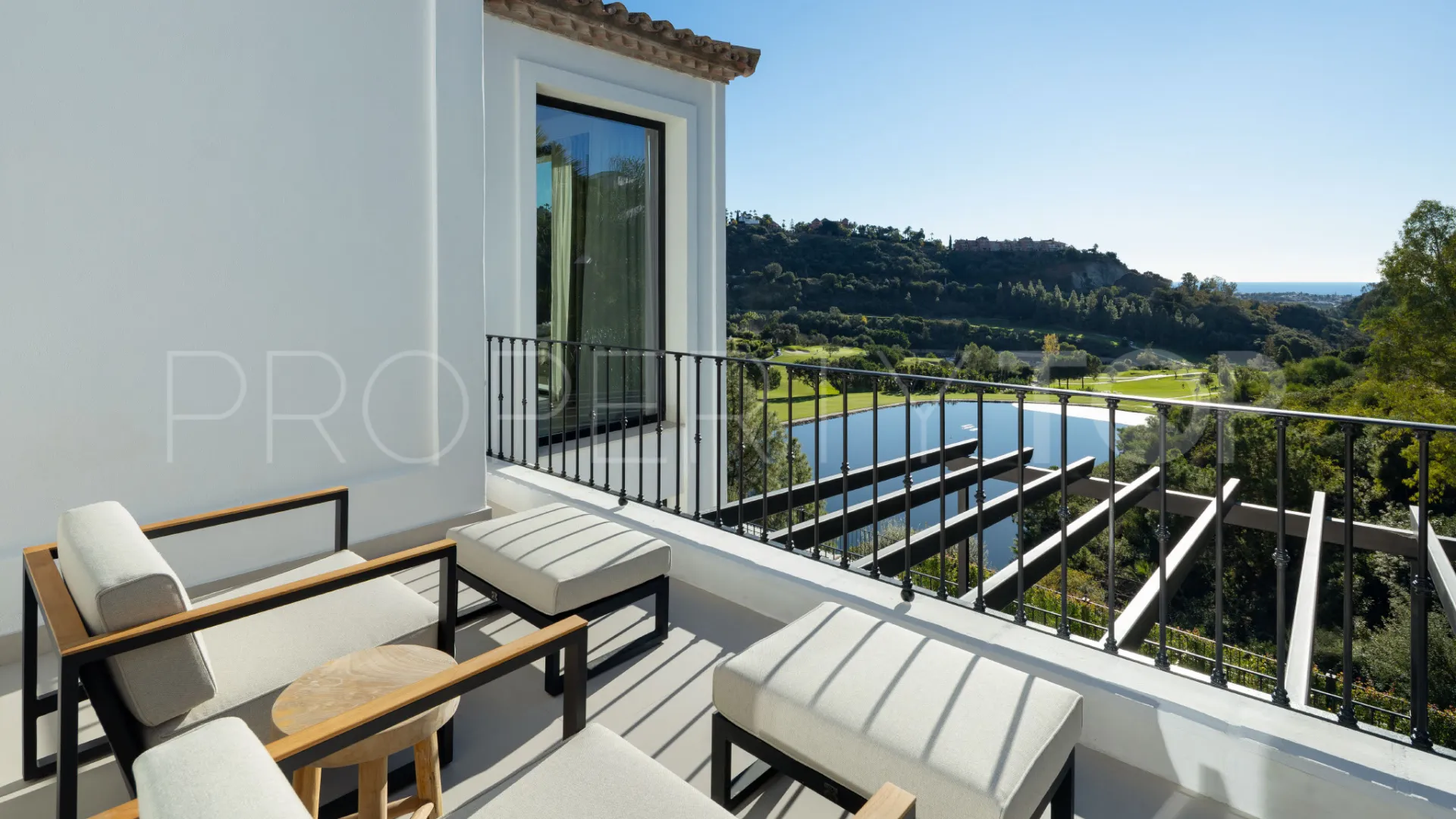 Se vende villa en Los Arqueros de 5 dormitorios