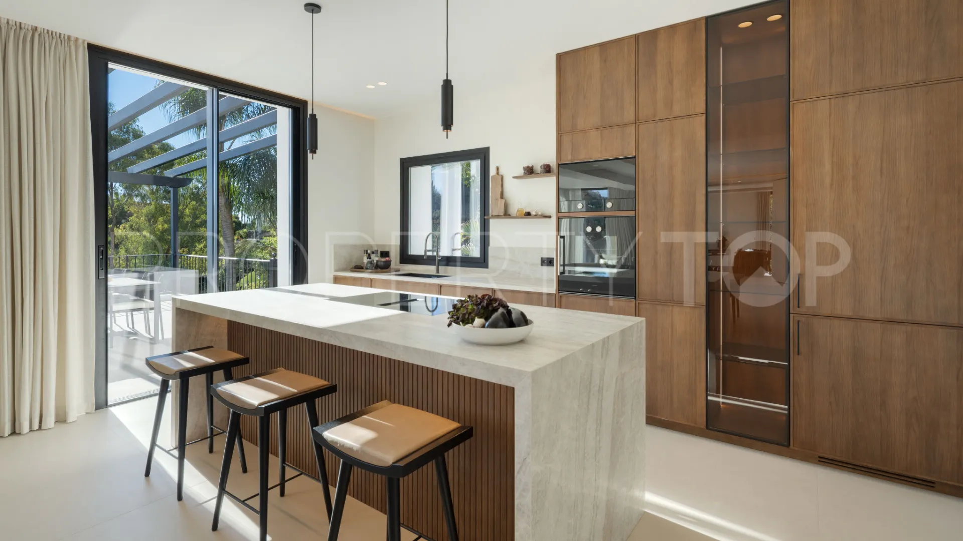 Se vende villa en Los Arqueros de 5 dormitorios