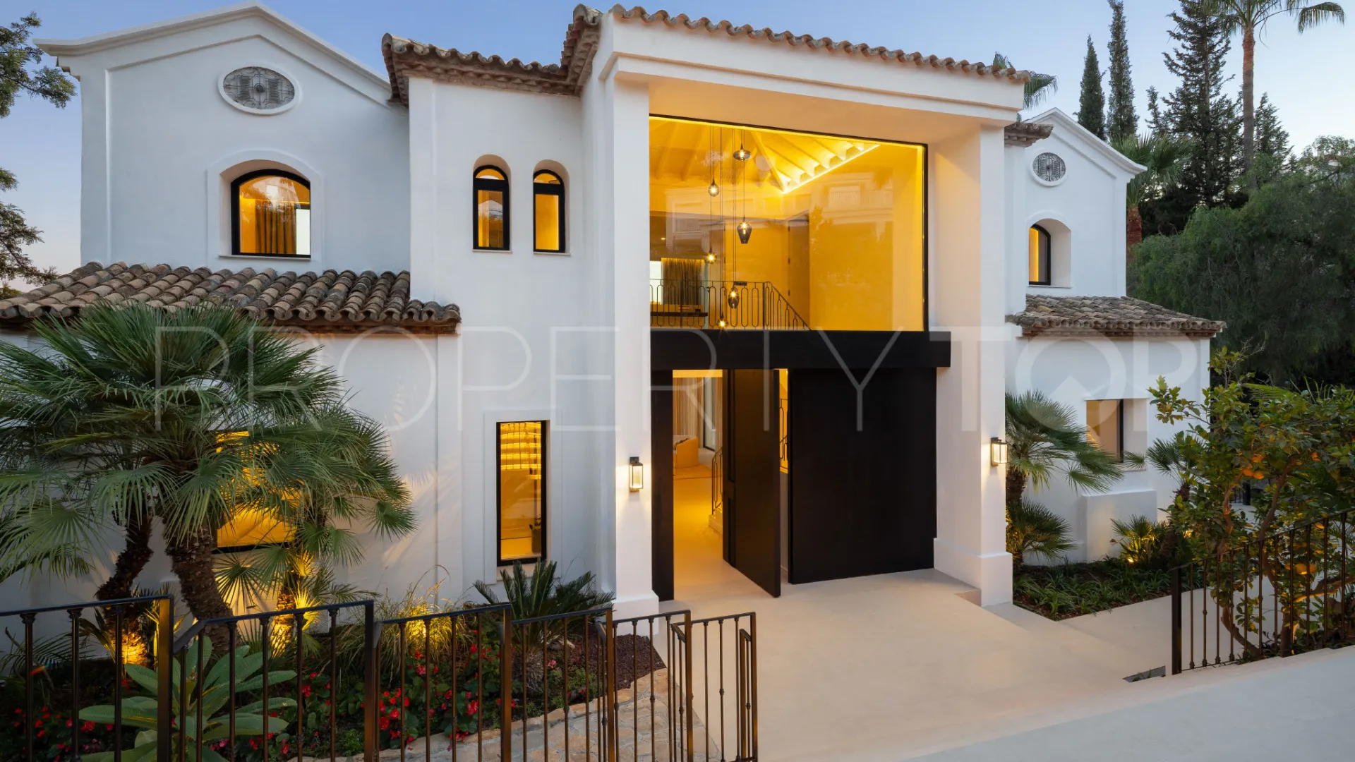 Se vende villa en Los Arqueros de 5 dormitorios