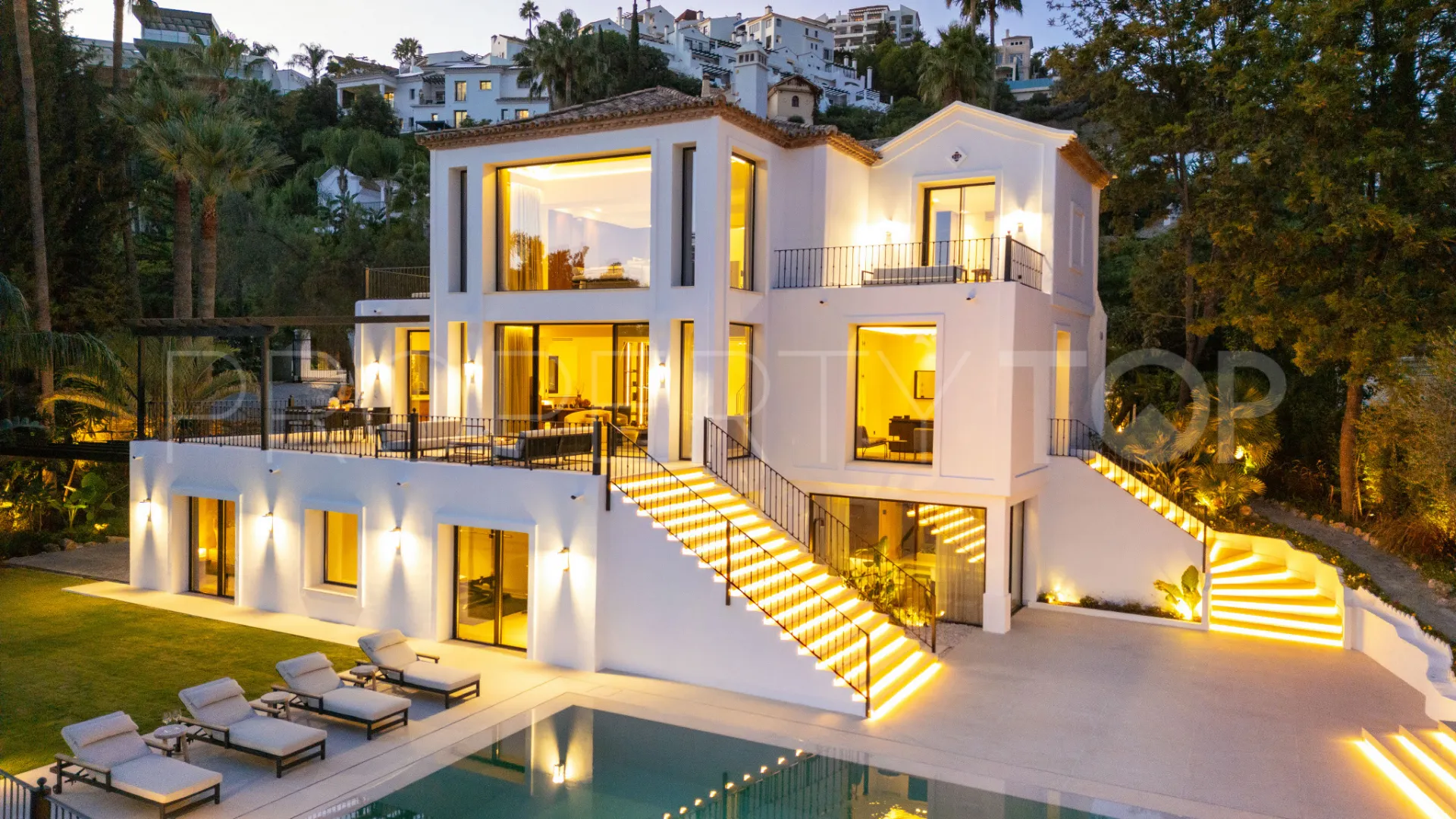 Se vende villa en Los Arqueros de 5 dormitorios