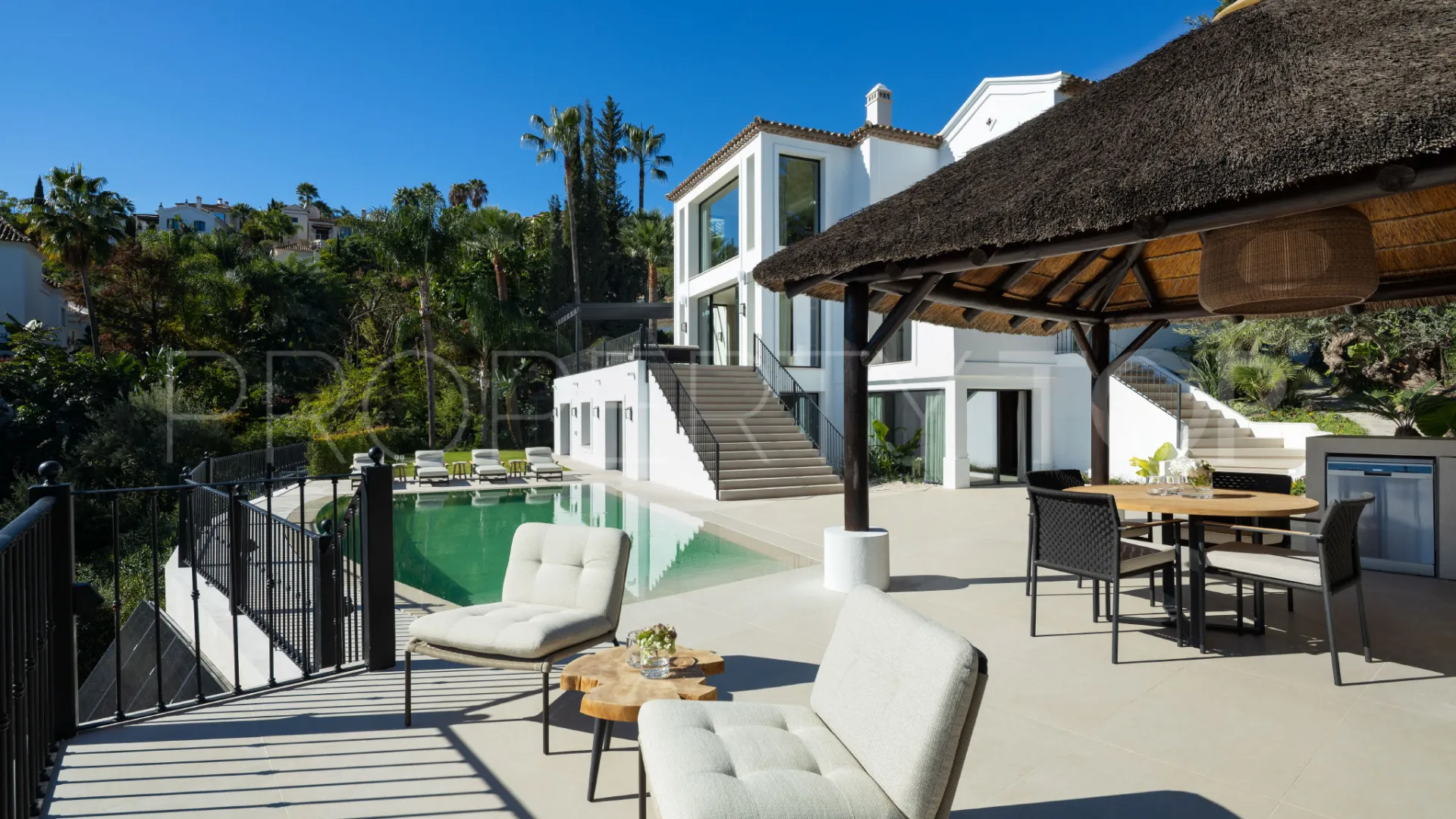 Se vende villa en Los Arqueros de 5 dormitorios