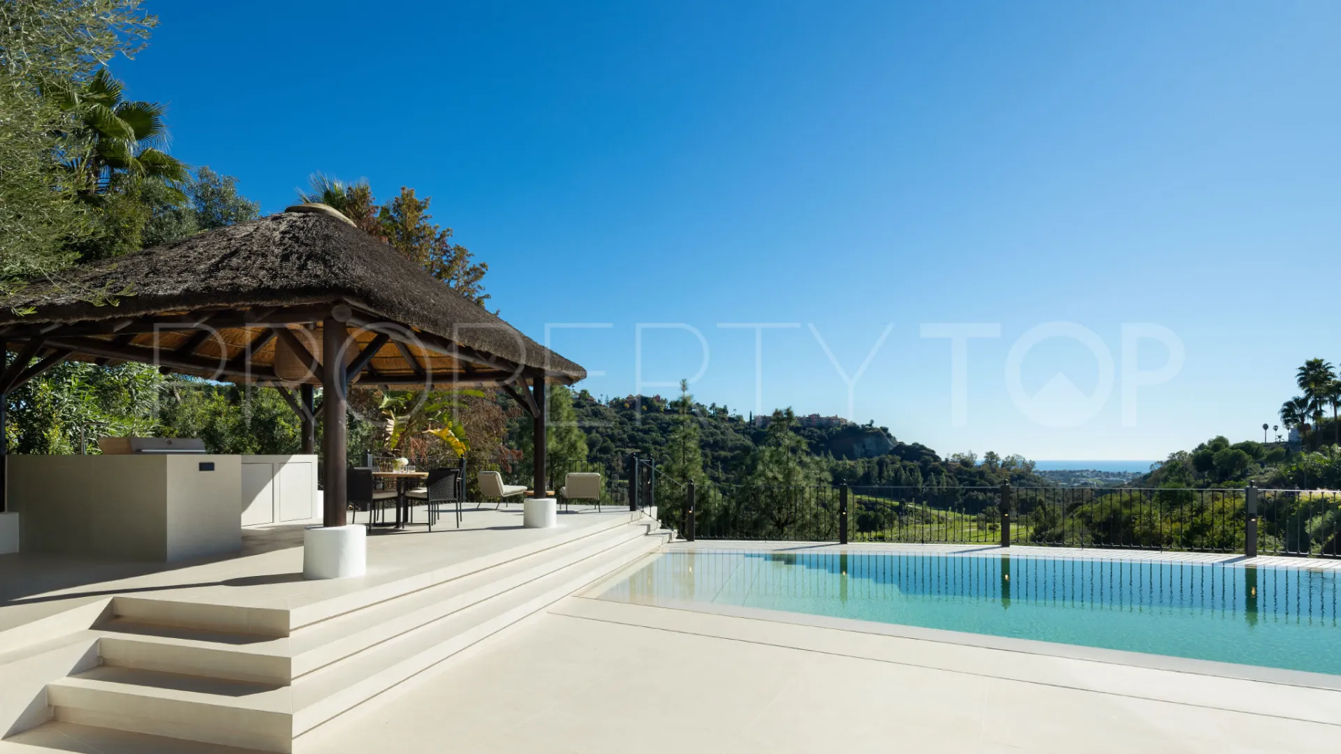 Se vende villa en Los Arqueros de 5 dormitorios