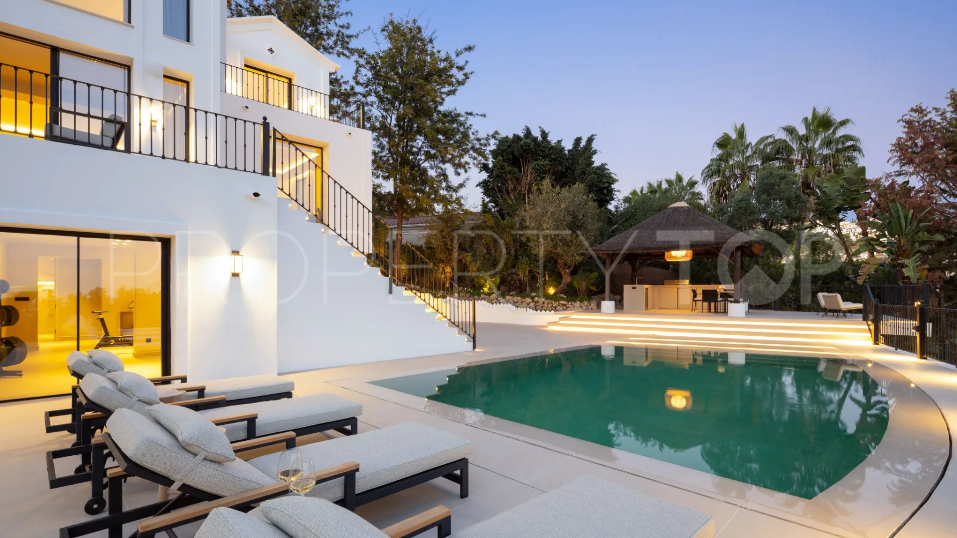 Se vende villa en Los Arqueros de 5 dormitorios