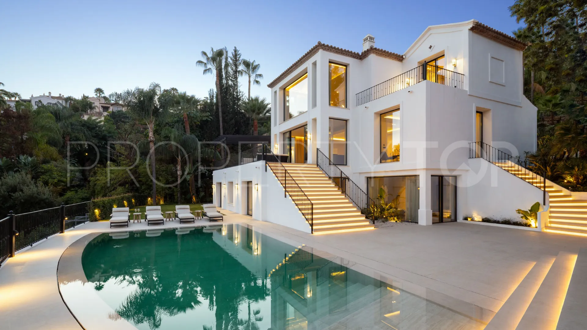 Se vende villa en Los Arqueros de 5 dormitorios