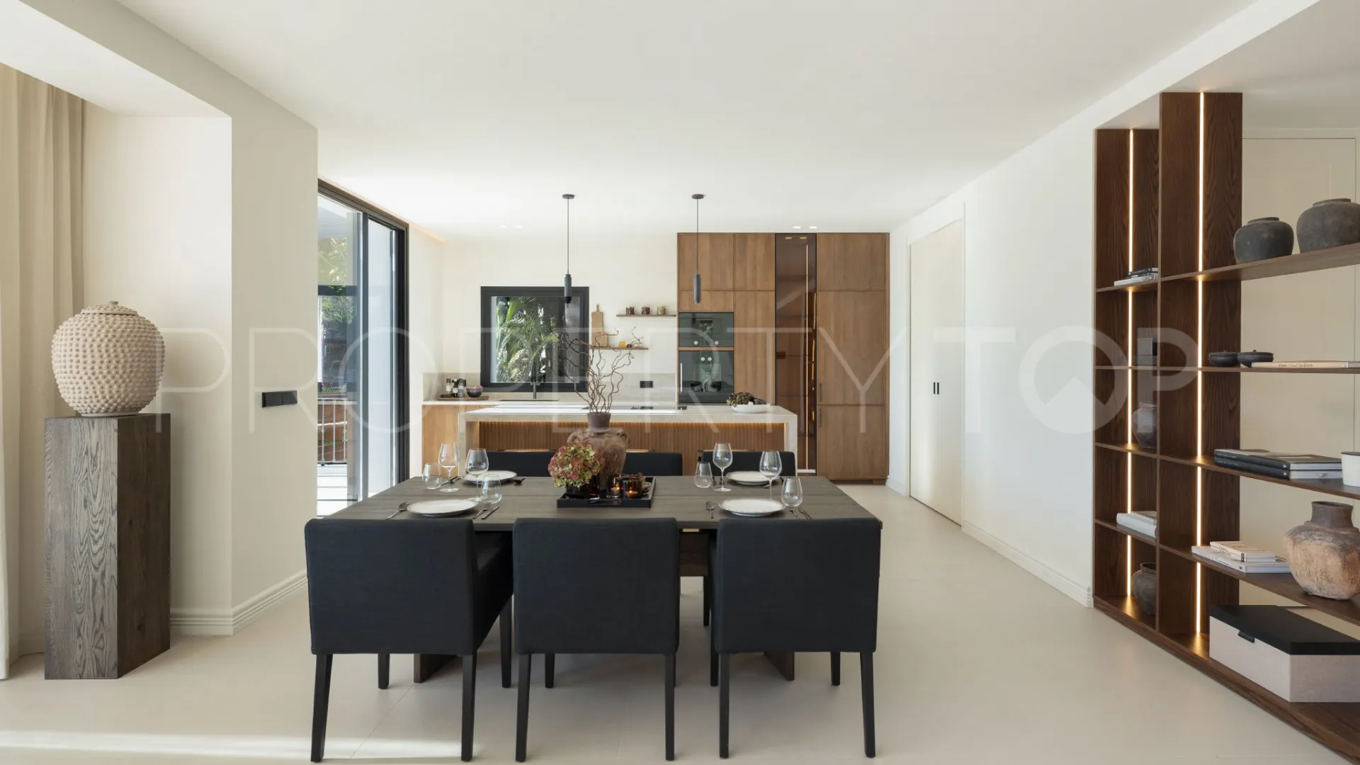 Se vende villa en Los Arqueros de 5 dormitorios