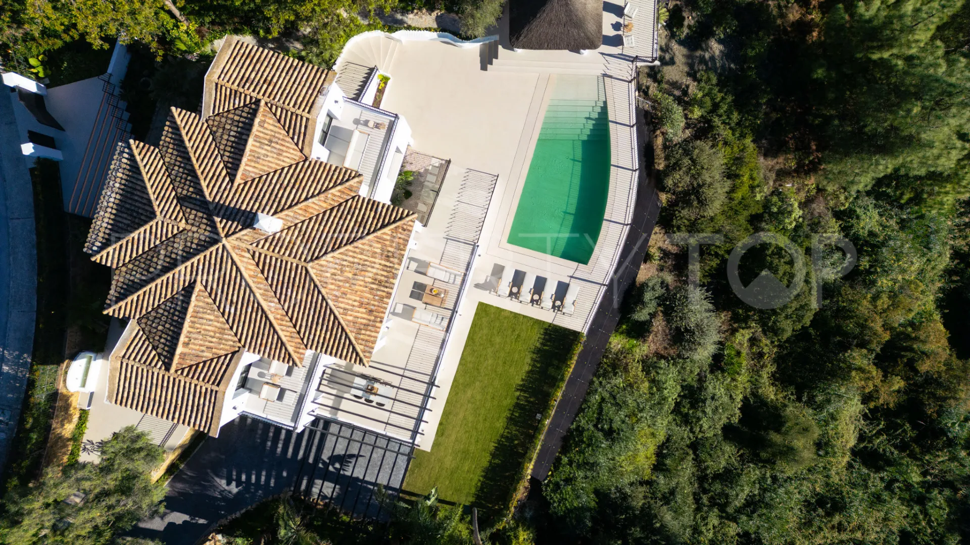 Se vende villa en Los Arqueros de 5 dormitorios