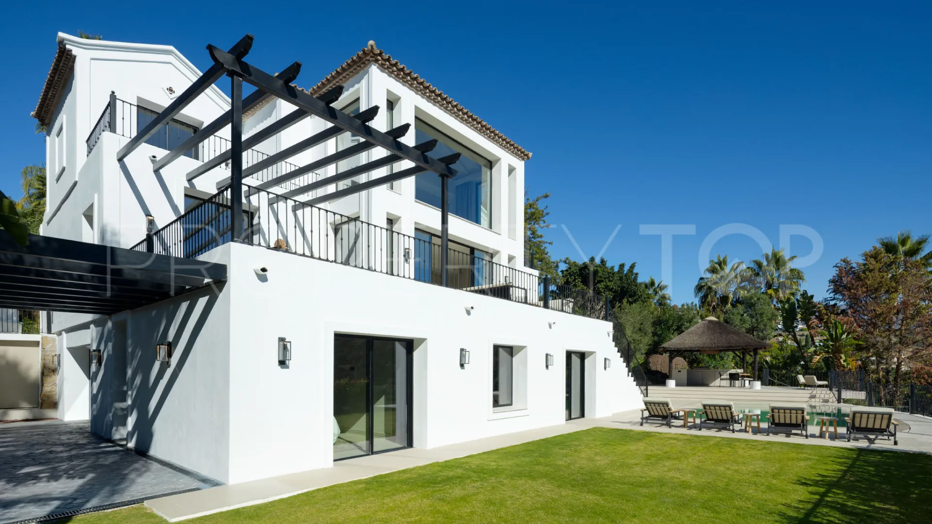 Se vende villa en Los Arqueros de 5 dormitorios