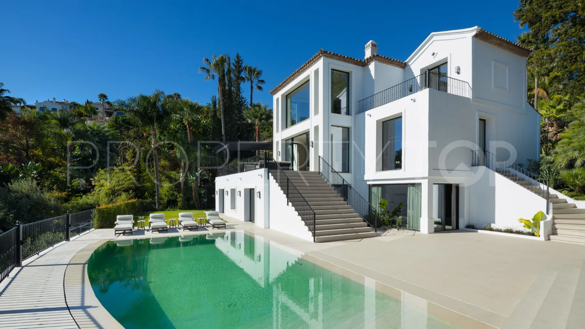 Se vende villa en Los Arqueros de 5 dormitorios